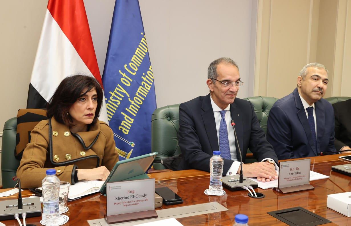 وزير الاتصالات خلال لقائه مع وزيرة الابتكار والنمو ببلغاريا (5)