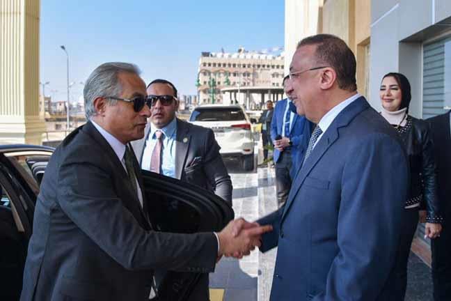محافظ الإسكندرية يستقبل وزير العمل (1)