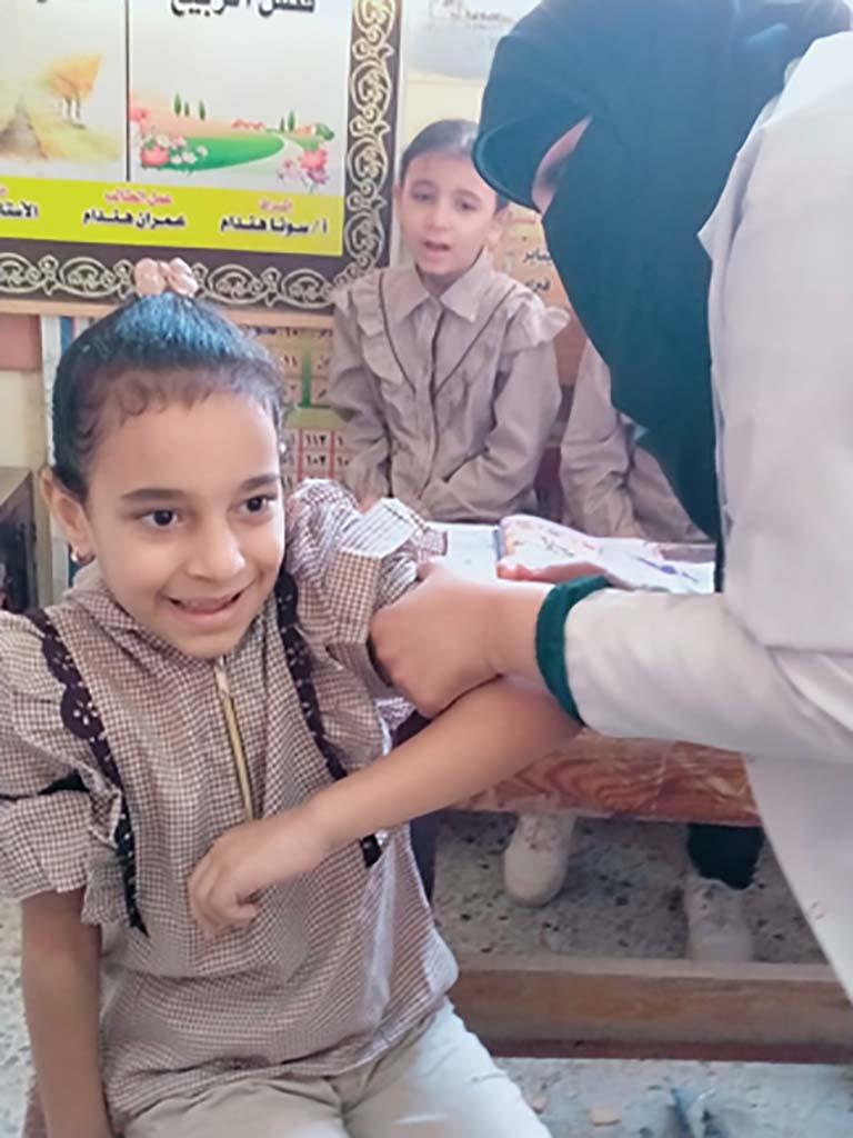 تطعيم طلاب المدارس ضد الالتهاب السحائي