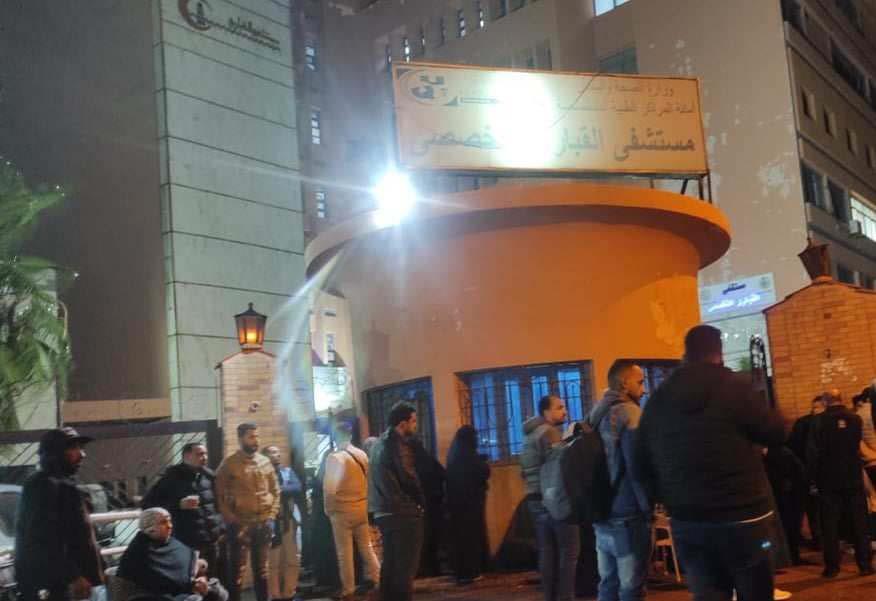 أهالي ضحايا حادث الإسكندرية الصحراوي أمام المستشفيات 