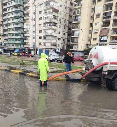 كسح مياه الأمطار بشوارع الإسكندرية (1)