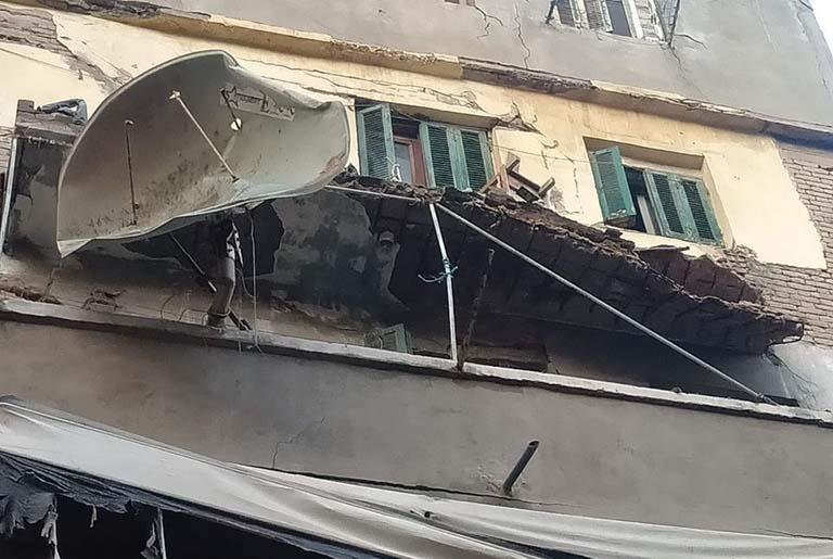 سقوط أجزاء من عقارين في الإسكندرية 