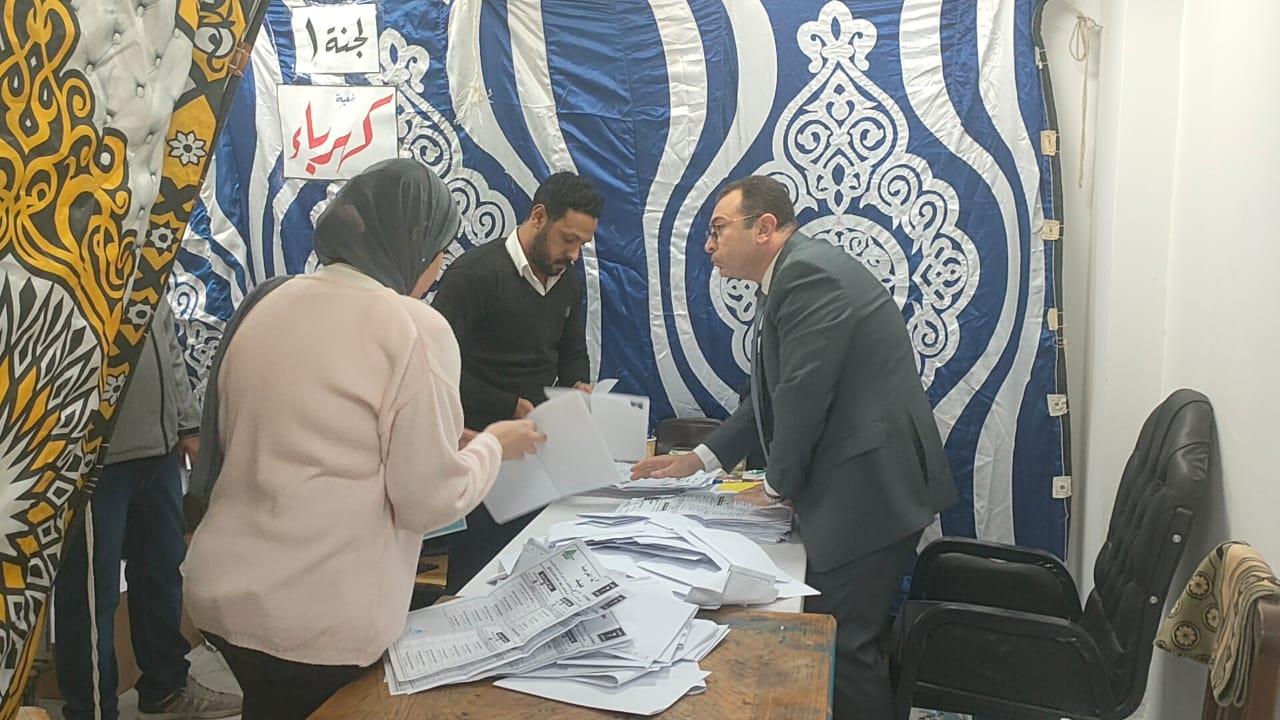 فرز أصوات الناخبين بانتخابات نقابة المهندسين الفرعية في بورسعيد 