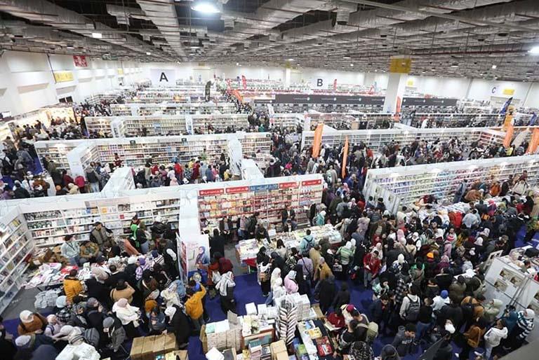 معرض القاهرة الدولي للكتاب يتخطى 4 ملايين زائر في 11 يومًا (1)