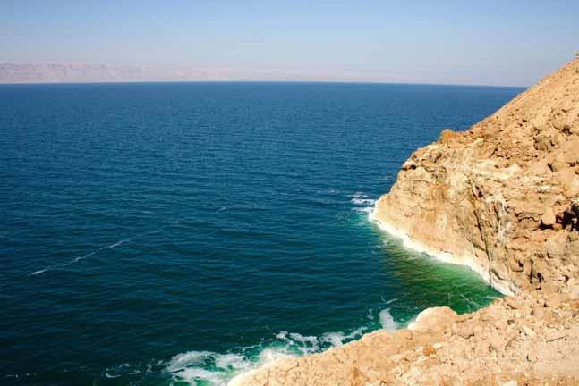 البحر الميت في الأردن أدنى نقطة على الأرض