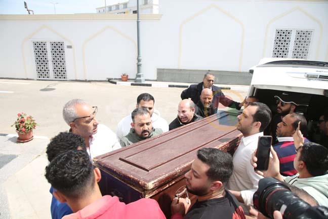 وصول جثمان حبيبة الشماع لمسجد الشرطة بالتجمع الخامس (3)