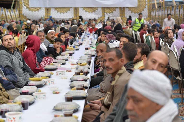 أطول مائدة إفطار بمدينه الخصوص بحضور 12 ألف مواطن (5)