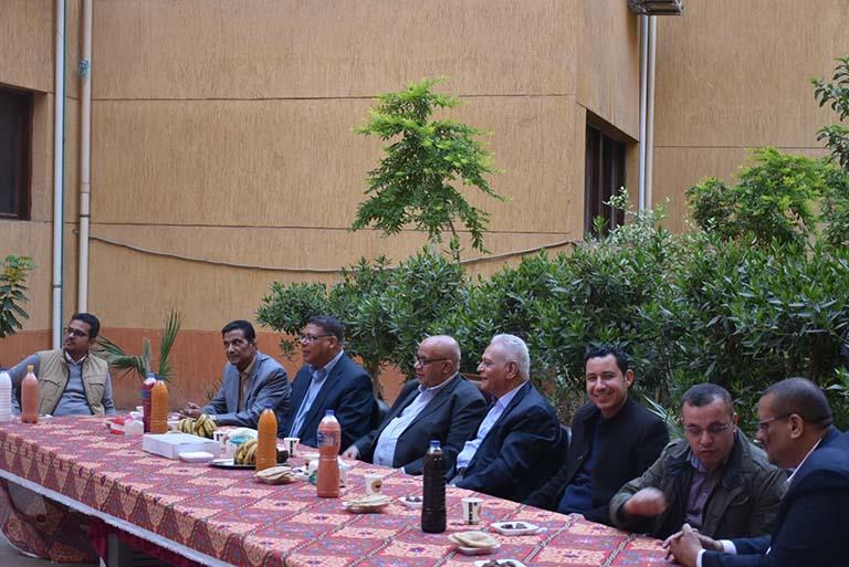 رئيس جامعة الأقصر يشارك في حفل الإفطار الجماعي للطلاب