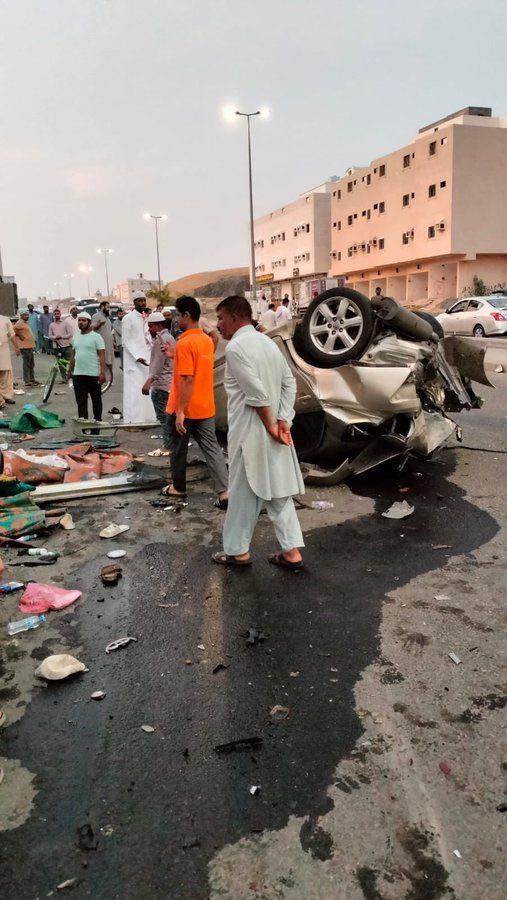 سيارة مسرعة تصطدم بمائدة إفطار صائم في مكة