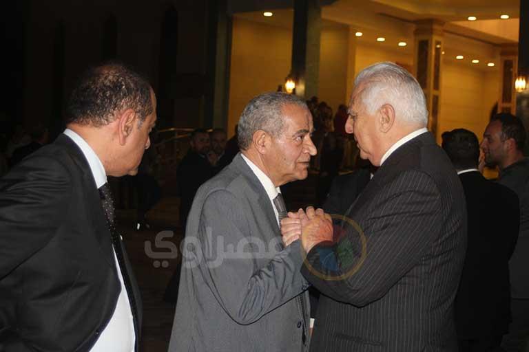 وزير التموين في عزاء شقيق سوزان مبارك 