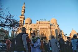 الآلاف يؤدون صلاة عيد الفطر بساحة "المرسي أبو العباس" ومساجد الإسكندرية