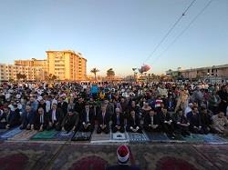 تكبيرات العيد تزين ساحات الصلاة في بورسعيد