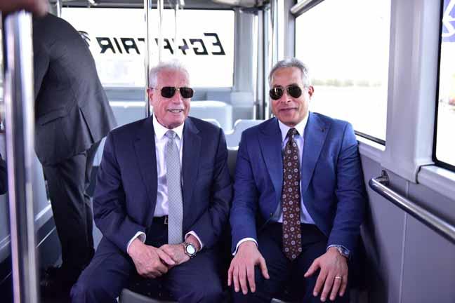 محافظ جنوب سيناء يستقبل وزير العمل بمطار شرم الشيخ (2)