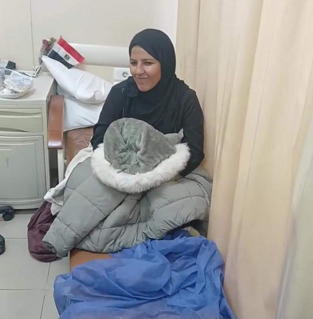 إحدى مصابات غزة تطلب من محافظ المنيا فسحة