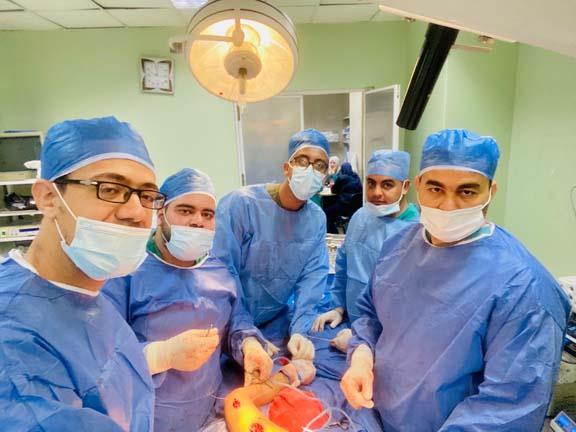 نجاح أول جراحة لتركيب مسمار تليسكوبى لطفل مصاب بالعظام الزجاجية في بني سويف