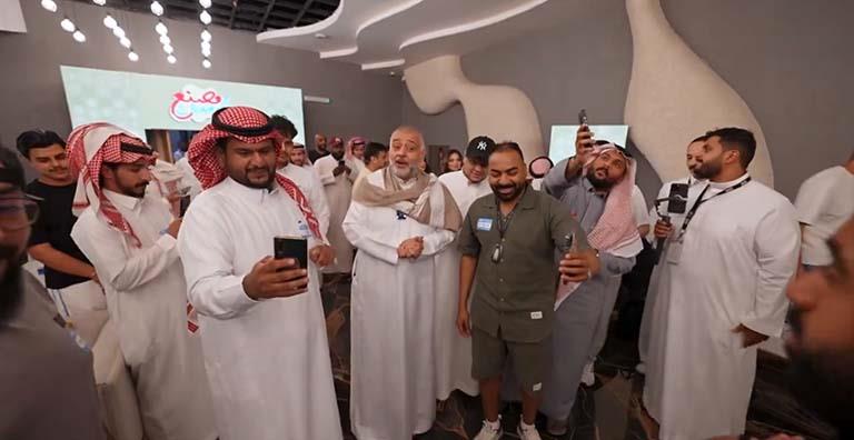 حسن البلام مع المواهب السعودية الشبابية من كواليس برنامج مصنع الكوميديا