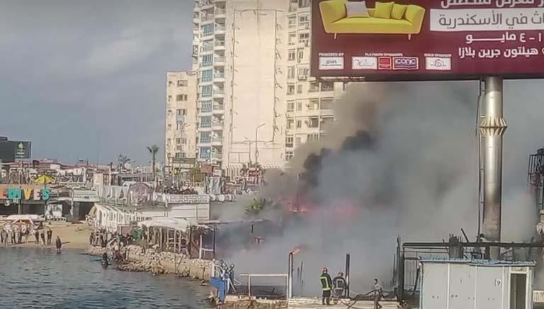 حريق هائل في نادي الصيادلة بالإسكندرية (8)