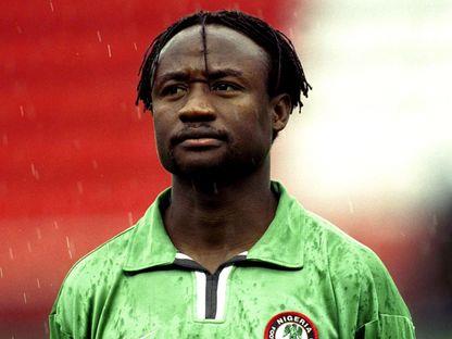 تيجاني بابانجيدا لاعب منتخب نيجيريا الأسبق