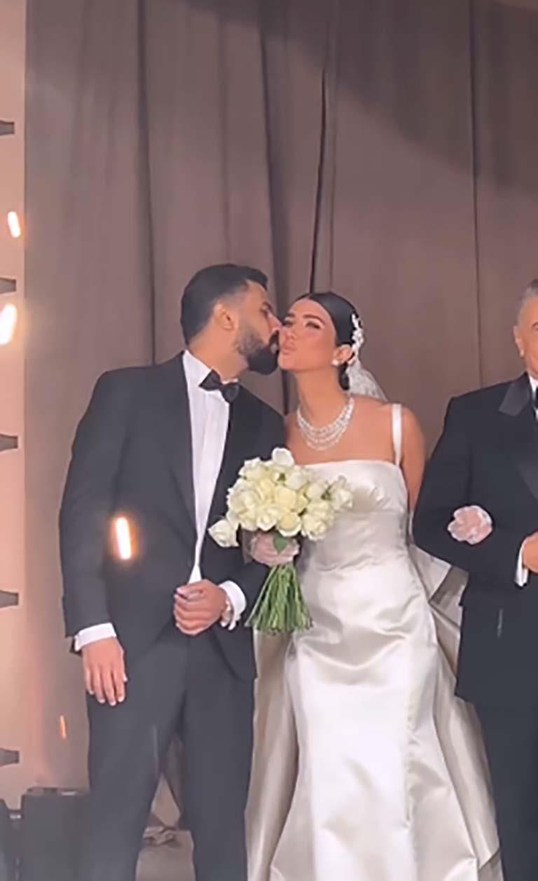 قبلة محمد سامي لشقيقته من حفل زفافها