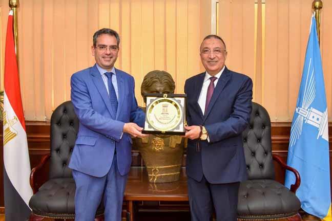 محافظ الإسكندرية يستقبل سفير مالطا (2)