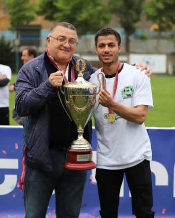 صالح نصر لاعب الأهلي الأسبق وجاندزاسار كابان الحالي (1)