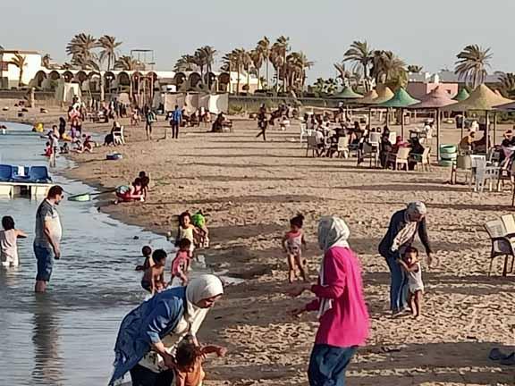 توافد المواطنين على الشواطئ (2)