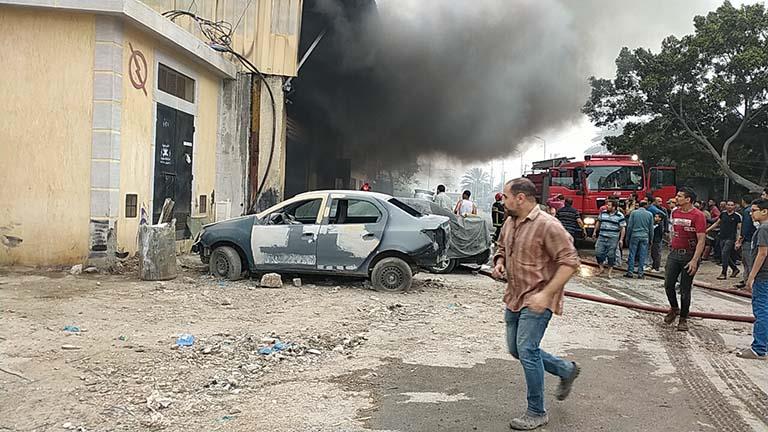 حريق يلتهم ورشة وسيارة في الإسكندرية (1)