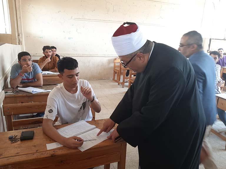  رئيس قطاع المعاهد و أمين البحوث الإسلامية يتفقدان امتحانات الثانوية الأزهرية بالإسكندرية (3)