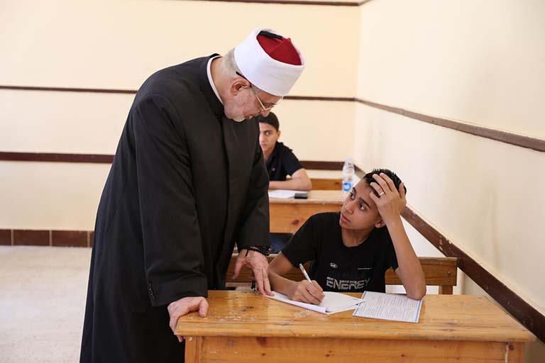 وكيل الأزهر يتفقد امتحانات الثانوية.. ويوجه رسالة دعم لطلاب غزة (1)