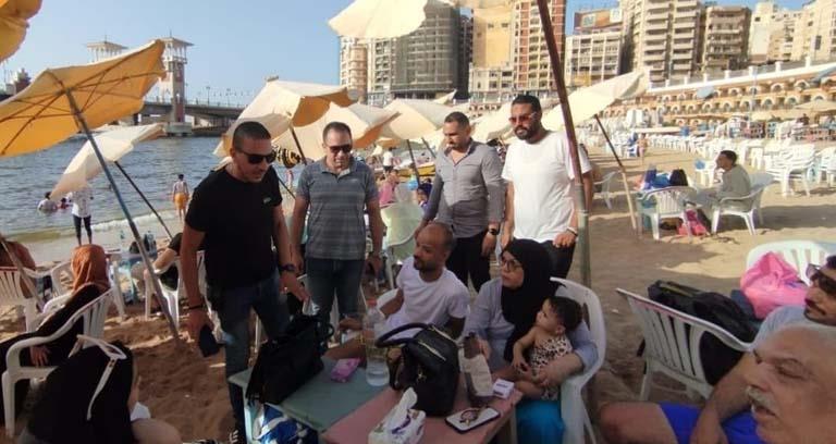 انتشار المراقبين على شواطئ الإسكندرية 