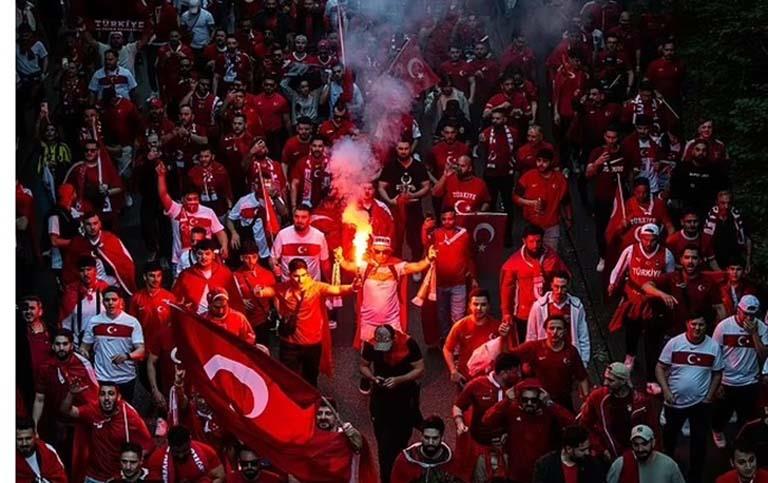 جمهور تركيا قبل مباراة البرتغال 