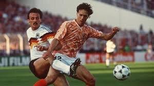 منتخب هولندا ضد ألمانيا في نصف نهائي يورو 1988