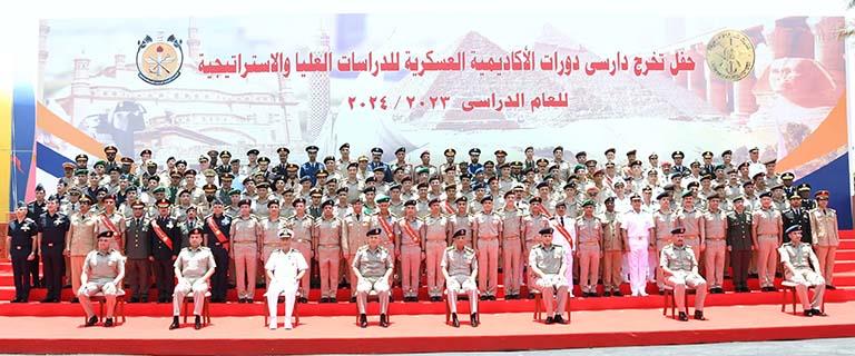 الفريق أول محمد زكي يشهد تخرج دورات جديدة بالأكاديمية العسكرية للدراسات العليا (7)