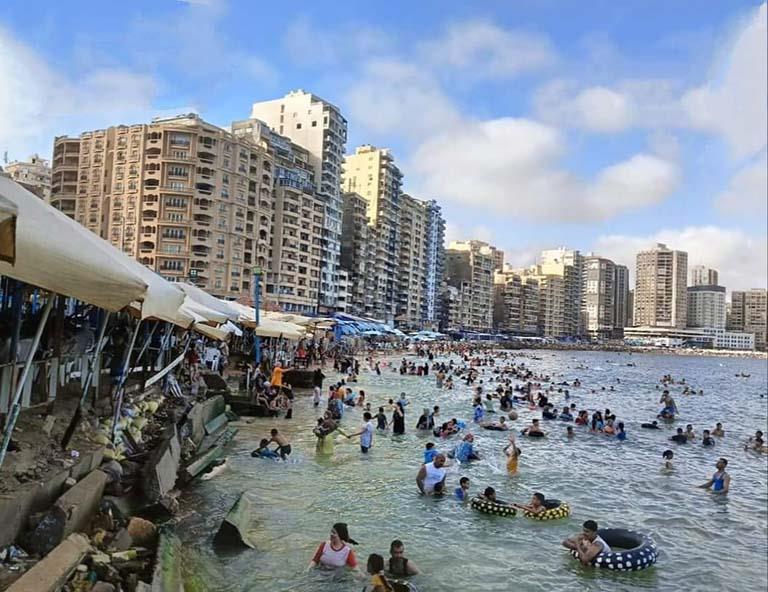 تحذير عاجل للمصطافين على شواطئ الإسكندرية (1)