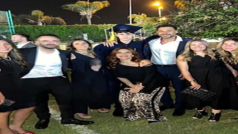 أحمد السعدني برفقة عائلته في حفل تخرج نجله عبدالله