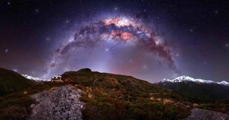 صورة للمجرة من وادي نهر مونجو في نيوزيلندا
