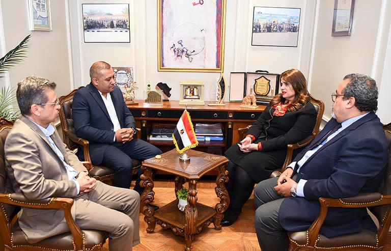 وزيرة الهجرة تطلع على مستجدات مشروع مستثمر مصري بالخارج