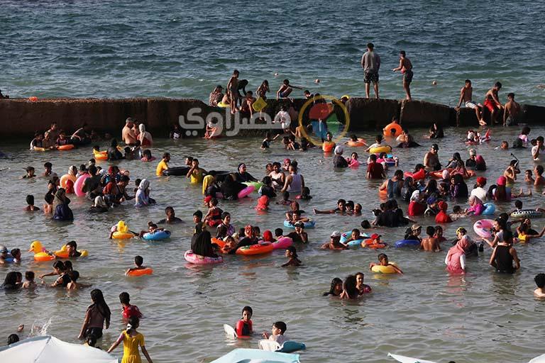 زحام كبير على شواطئ الإسكندرية تصوير - حازم جودة (9)