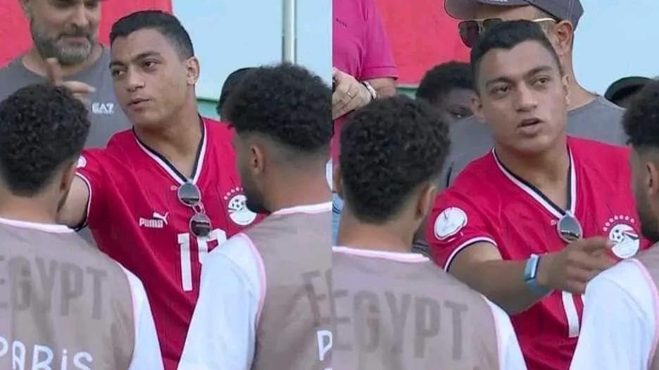 مصطفى محمد مع لاعبي منتخب مصر الأولمبي في مباراة الدومينيكان