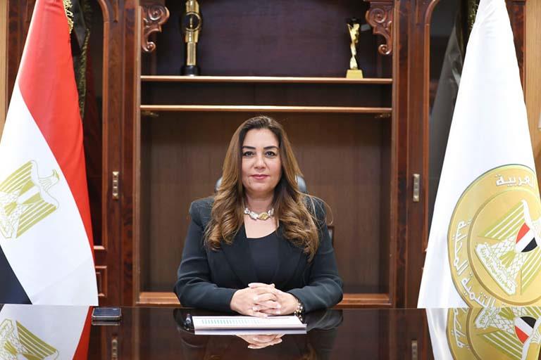 وزيرة التنمية المحلية الدكتورة منال عوض (2)