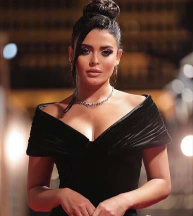 الفنانة اسماء جلال