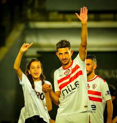 مشجعة الزمالك تدعم أحمد فتوح4