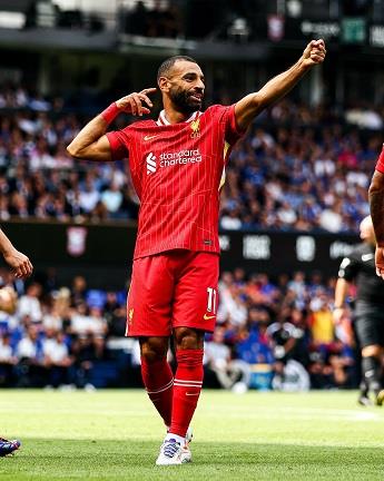 محمد صلاح يحتفل بالقوس والسهم