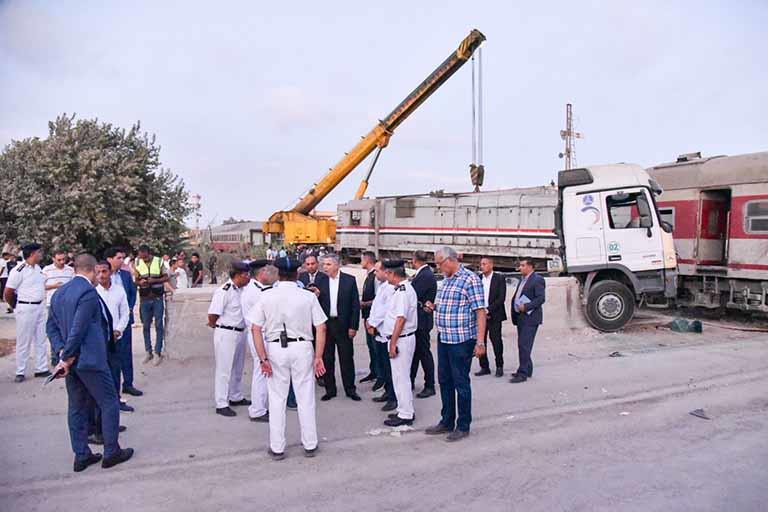 محافظ الإسكندرية يتفقد حادث برج العرب (1)