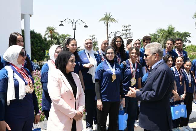 الفريق ربيع يتابع احفتالية الهيئة بفوز اللاعبة سارة سمير بالميدالية الفضية 