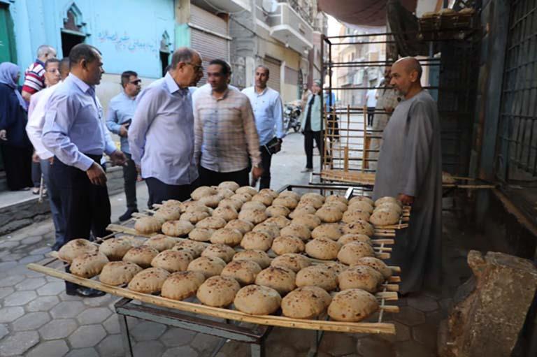 توزيع الخبز مجاناً ضمن مبادرة ''بداية'' لبناء الإنسان المصري في المنيا 