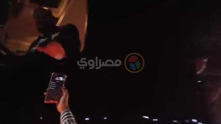 عريس يزف عروسته في تريلا ببني سويف (1)