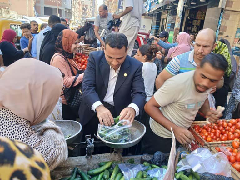 جولة تفقدية لمتابعة أعمال القافلة التموينية