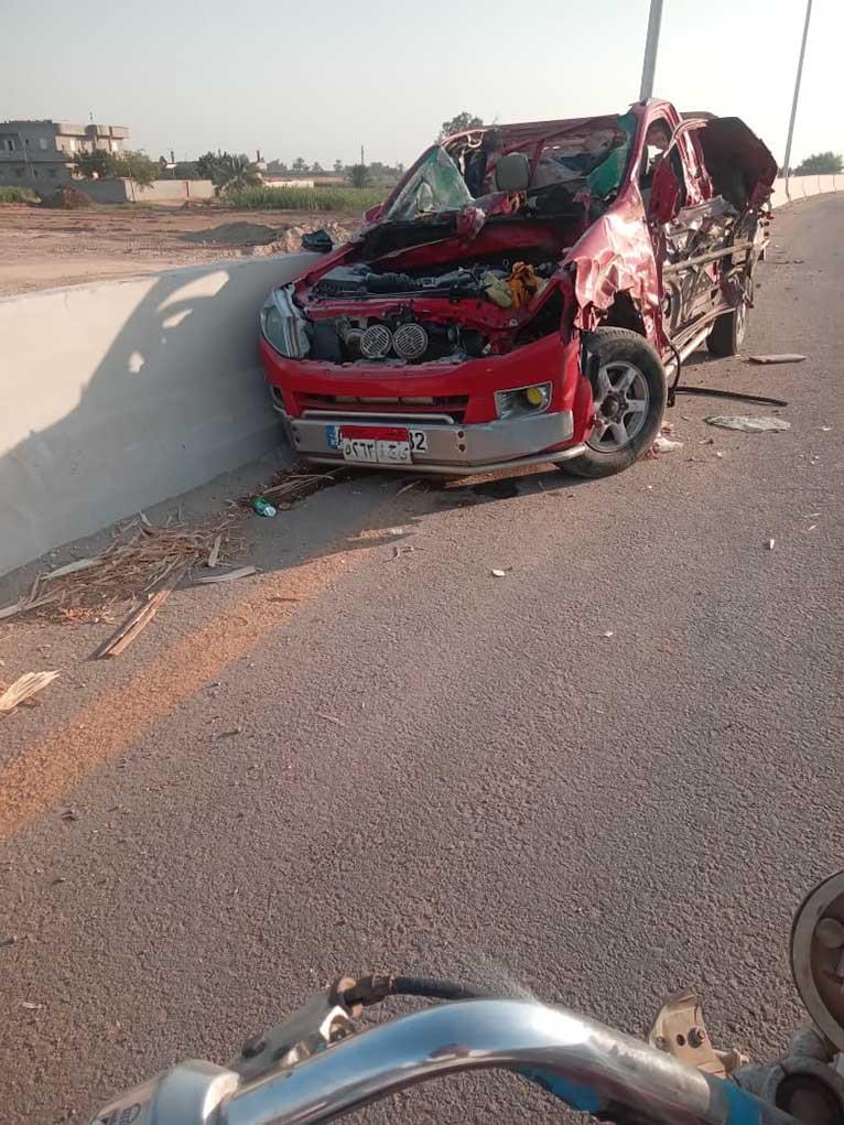 الصور الأولى لحادث تصادم سيارة ربع نقل وجرار زراعي بأسيوط  (4)