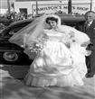 بيع أول فستان زفاف لإليزابيث تايلور                                                                                                                   